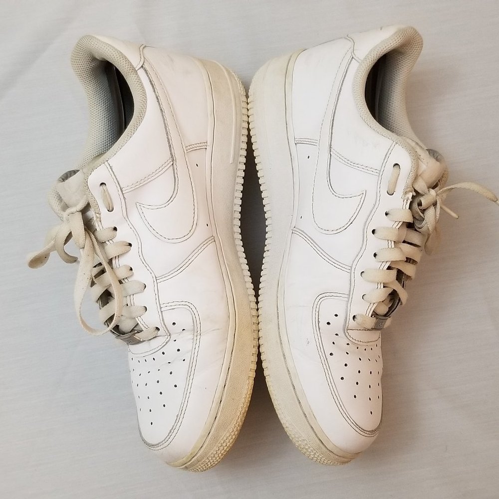 Nike Air Force One Men's 10 US AF1 Low Top Triple White 315122-111 Yr 2019